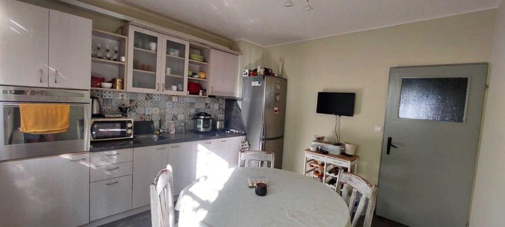 Продава се Тристаен апартамент в Плевен, Дружба 4 - 85 кв.м за 1412 €/кв.м - Снимка #1