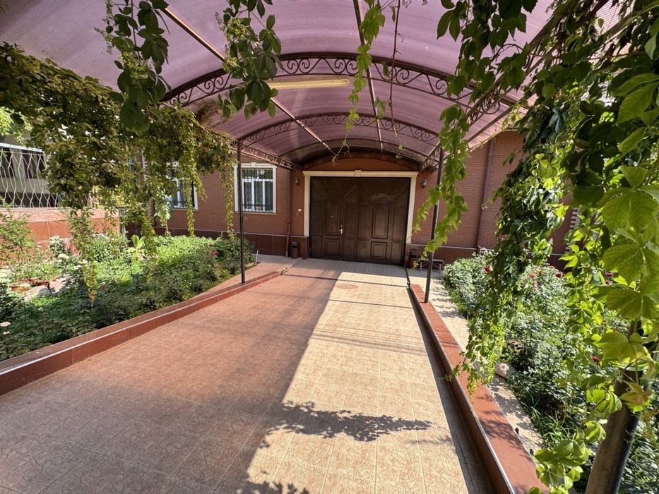 Продам дом 5 соток на Бадамзаре, ориентир Посольство Польша.