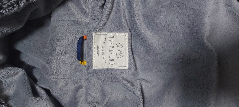 Зимний костюм от фирмы George размер 3-6 месяцев ,62-68 см