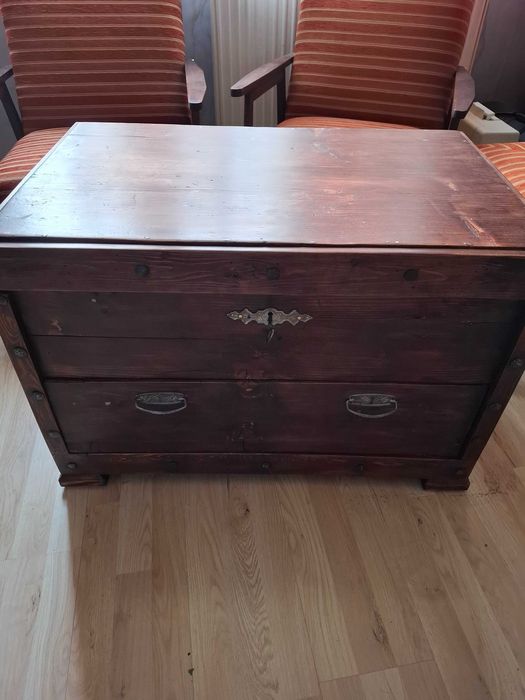 Стари дървени сандъци