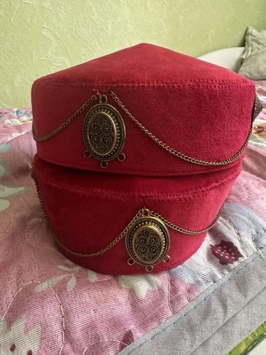 Продам школьный сарафан , платья на девочку