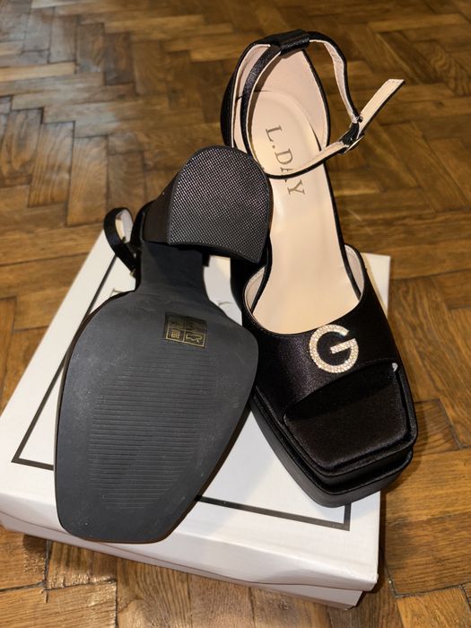 Sandale cu toc si platforma