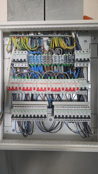 Execut lucrari electrice