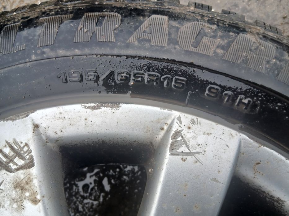Jante aliaj cu anvelope M+S 195/65 R15 91H VW Golf 5/Skoda DOT 2021