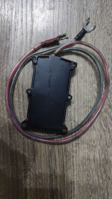 Localizator GPS compact Teltonika FMT100 conceput pentru autoturisme