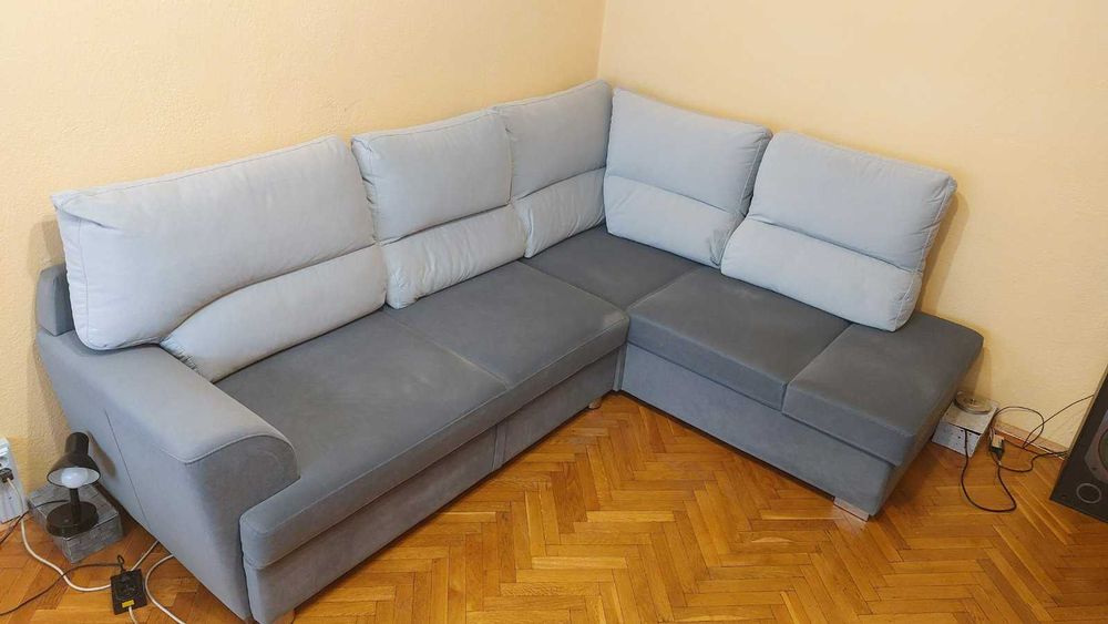 Голям диван като нов