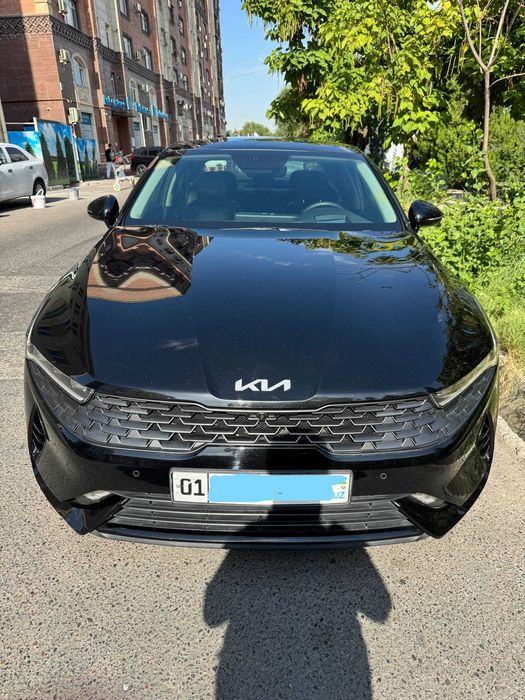 Kia K 5. Предпоследняя позиция. Перечислением и наличными