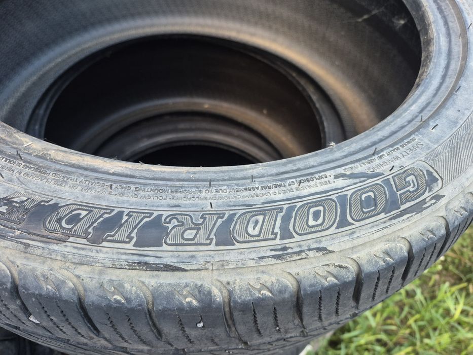 Vand 2 buc anvelope 275 40 R 20