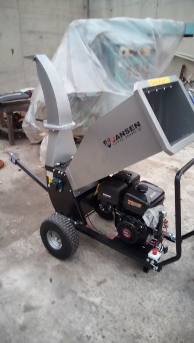 Дробилка за клони под наем