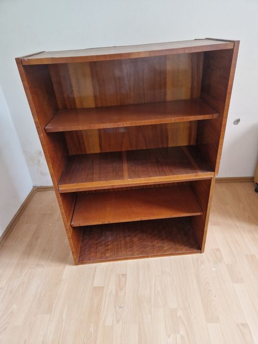 Vând diverse piese de mobila. Cuier, dulap, șifonier, biblioteca