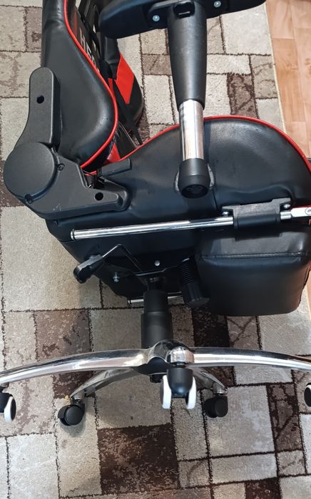 Продам стул игровой