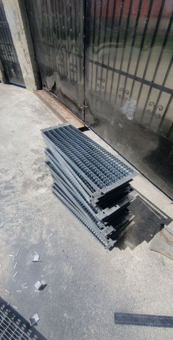 Trepte zincate modele si dimensiuni diferite din rigola sau grilaj
60-