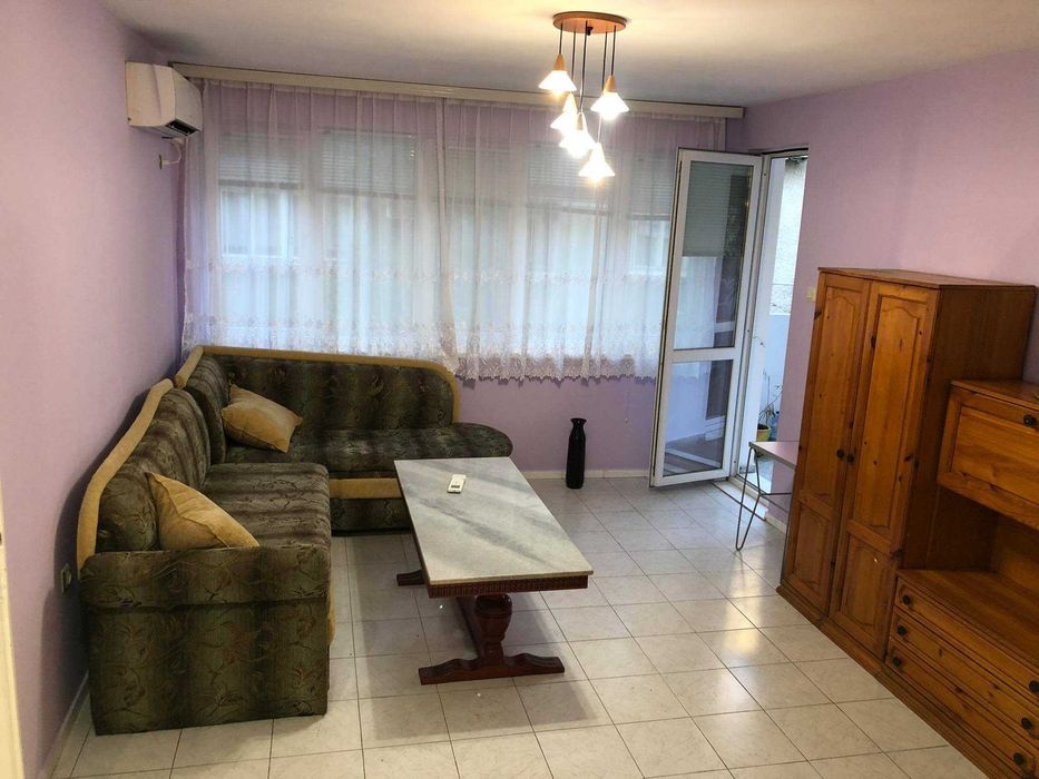 Дава се под наем Тристаен апартамент в Бургас, Център - 92 кв.м за 331.5 € - Снимка #1