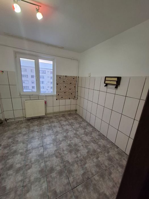 Vanzare Apartament 4 camere. Caransebes