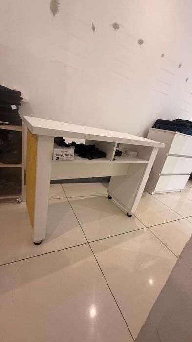 Стол для мастера маникюра