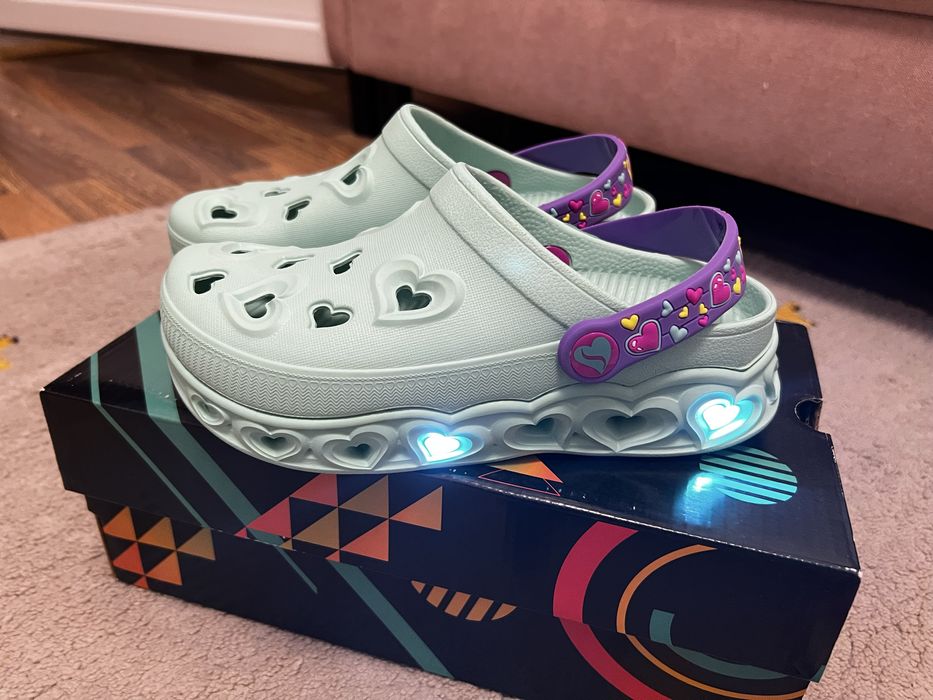 Saboti / sandale skercher noi