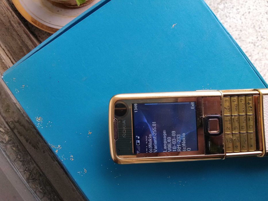 Nokia 8800 Arte Gold (+ кабел за зареждане)