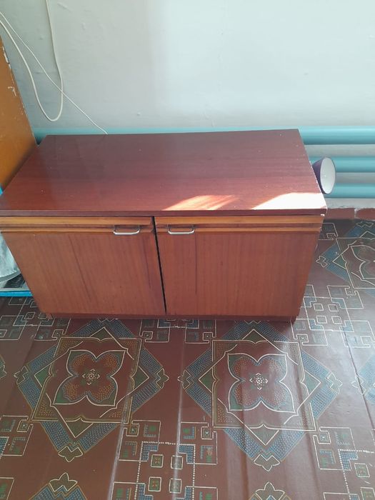 Продам тумбу полированную