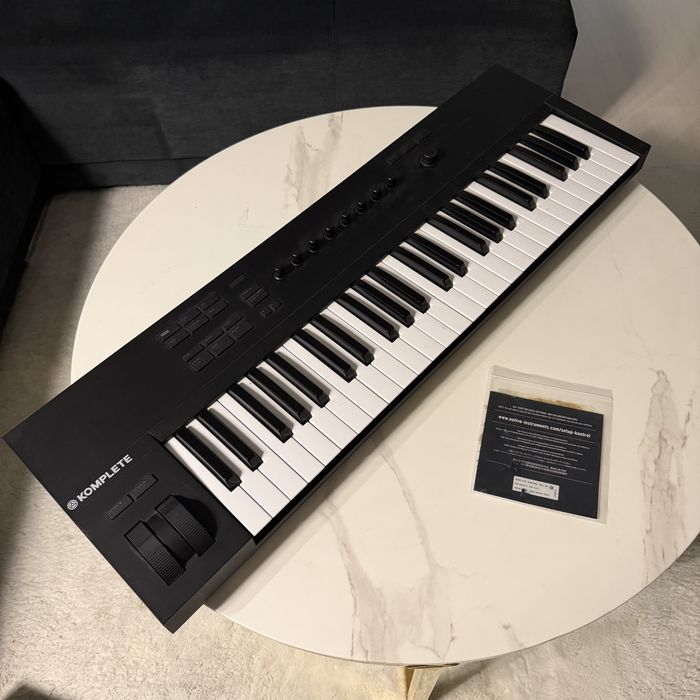 Native Instruments Komplete Kontrol A49 | 49 клавишна MIDI клавиатура