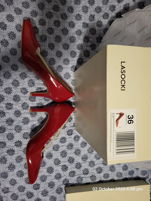 Pantofi cu toc, roșii, de lac