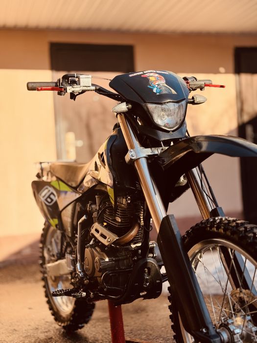 Мотоцик эндуро 06