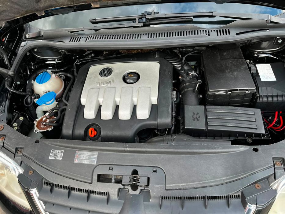 Vând  Volkswagen Touran