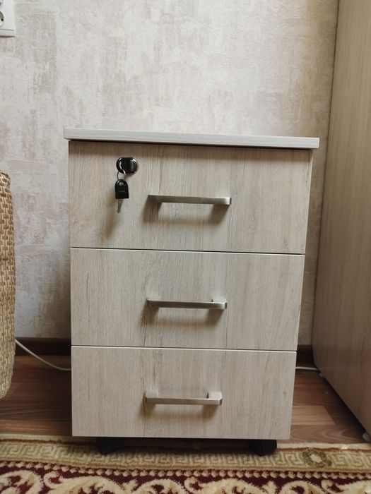 Тумбочка мобильная.