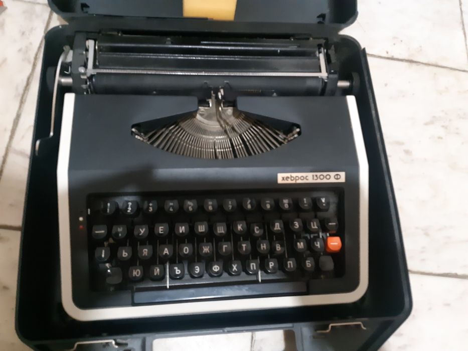 Продавам пишеща машина Хеброс 1300 F,
