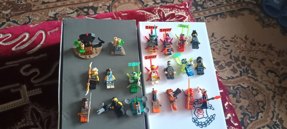 Figurine lego Ninjago dau la schimb (trade) caut persoane serioase pentru schimb (trade) și dacă aveți o nelămurire să-mi scrieți tot în privat .!.!.!