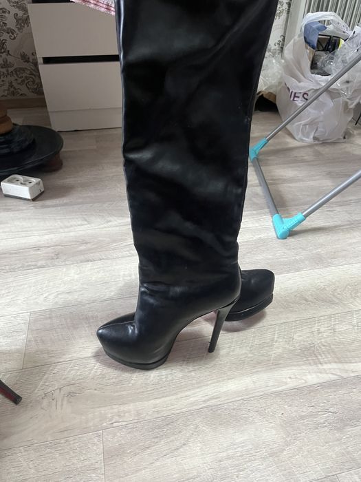 Сапоги на высоком каблуке