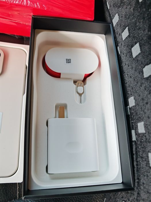Oneplus 15/12-256/, нов, комплект.