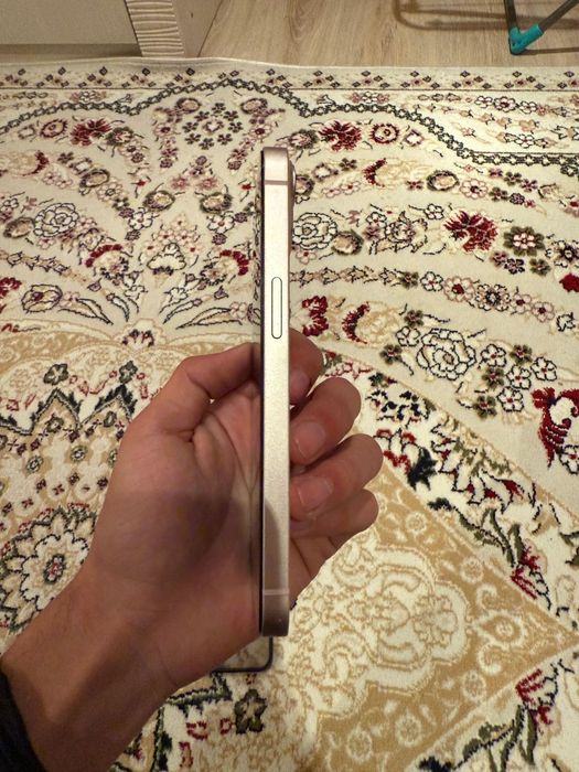 iPhone 13 белый цвет