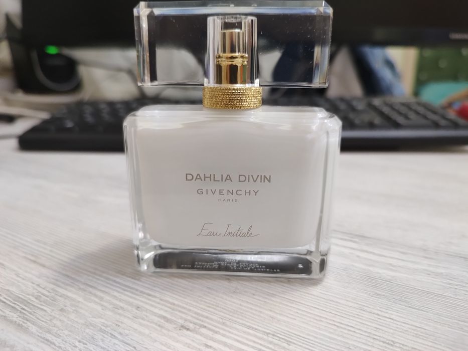 Женский парфюм Dahlia Divin eau initiale Givenchy