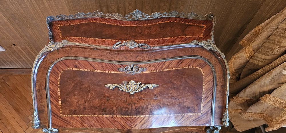 Birou tip secretaire, în manieră Louis XV