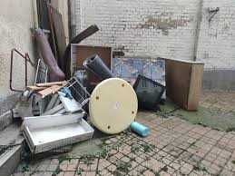 curatenie locuinte , debarasez locuinte , eliberare moloz , gunoi