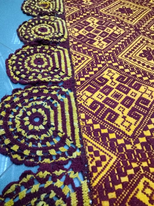 Вълнено покривало с дантела ново