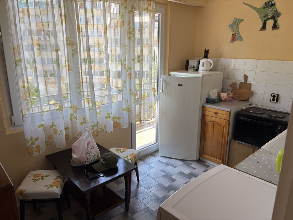 Дава се под наем Едностаен апартамент в Варна, м-т Атанас Тарла - 50 кв.м за 357 € - Снимка #2