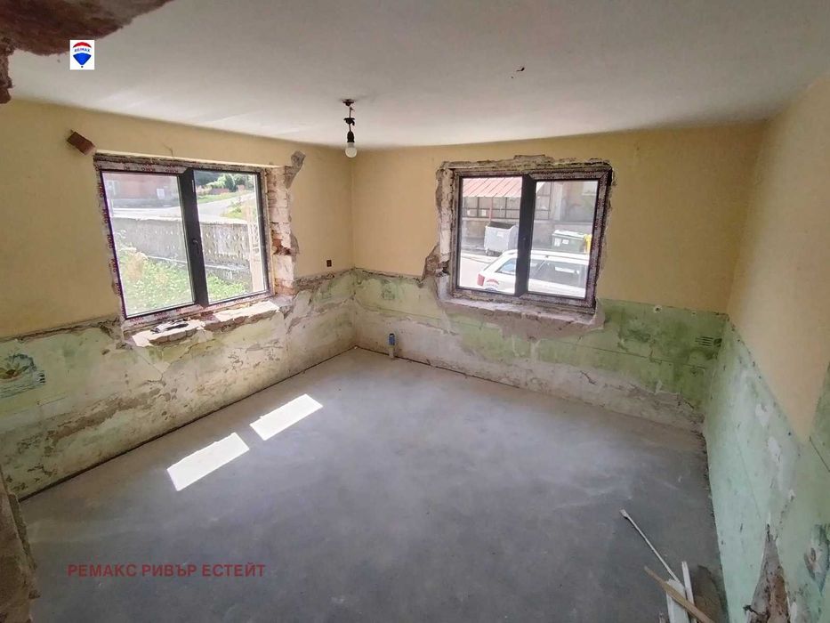 Къща на два етажа в с. Горно Абланово, обл. Русе