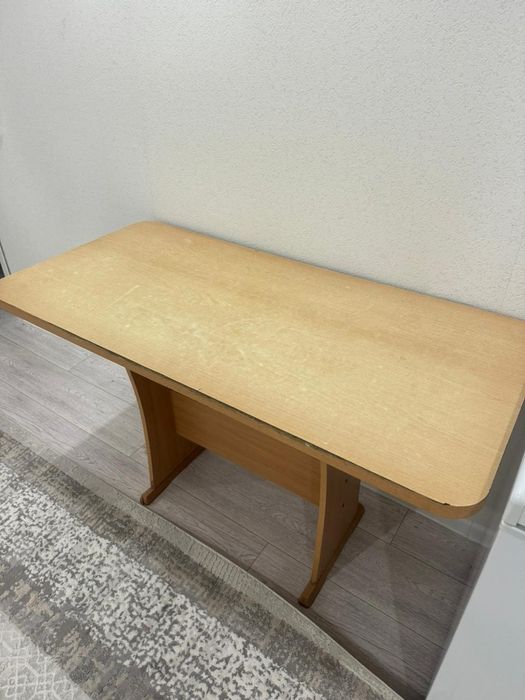 Продам кухонный стол