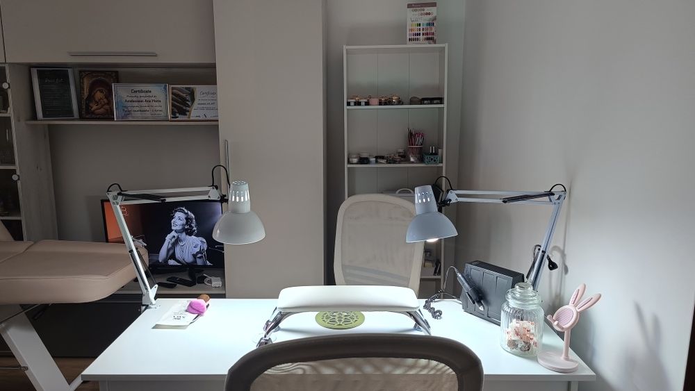 Realizez Manichiura și pedichiura in Tomești