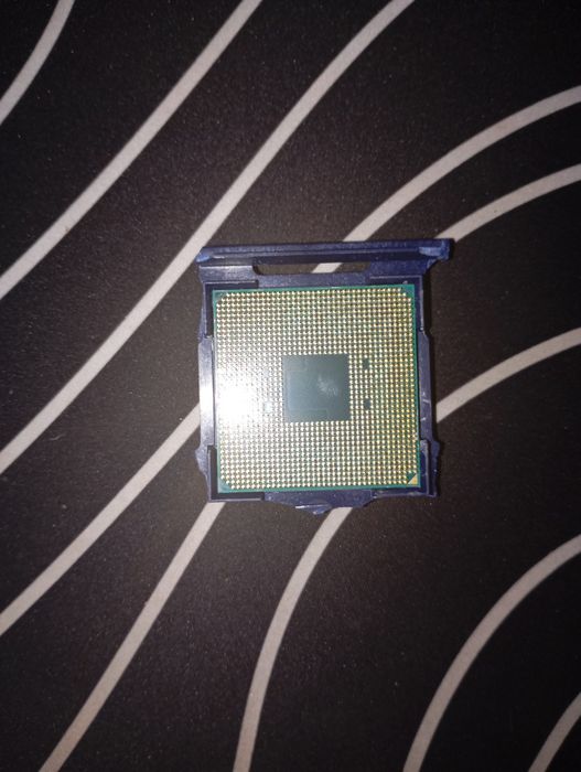 Продам r3 2200g.