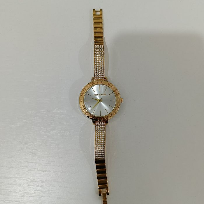 Продам часы новые мужские 13000