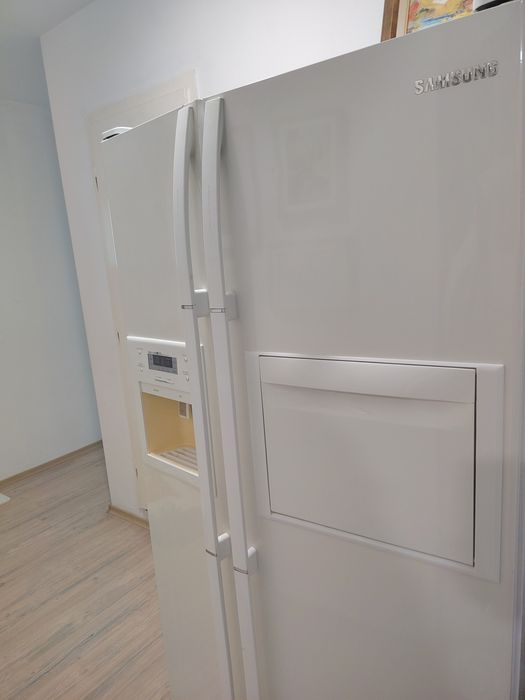 хладилник SAMSUNG