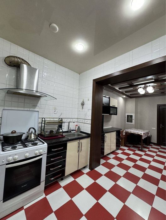 Olmazor Beruniy kvartira sotiladi shoshiling!!!