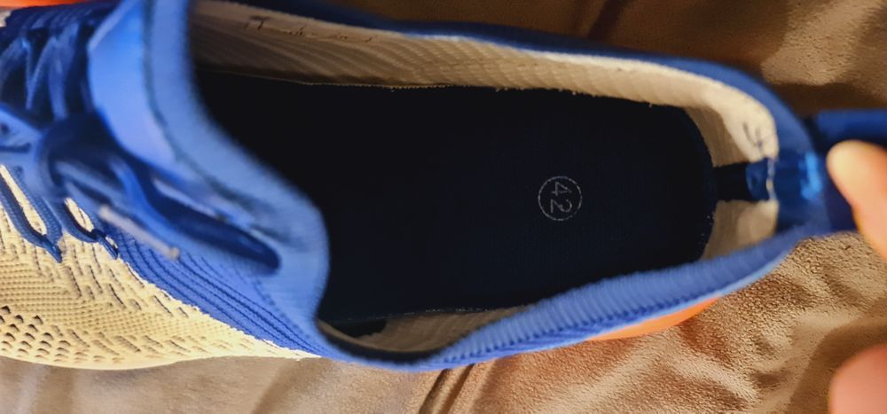 Adidasi unisex foarte usori