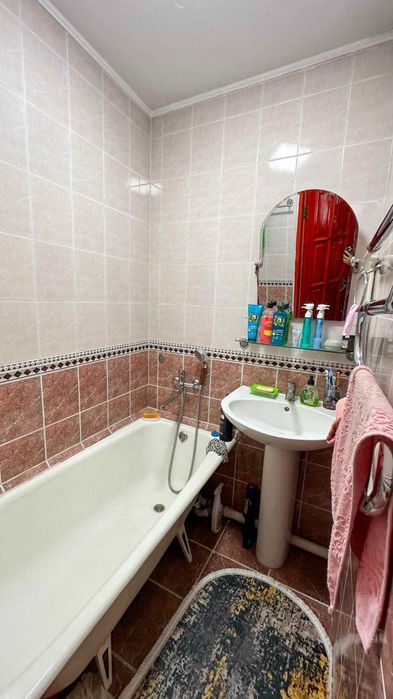 Продам 3 ком в центре Айым