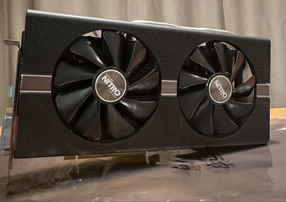 Продавам видеокарта AMD Sapphire Nitro+ Radeon RX 580 4GB