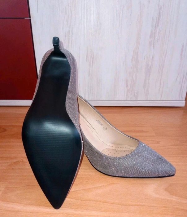 Pantofi stilletto argintii cu sclipici