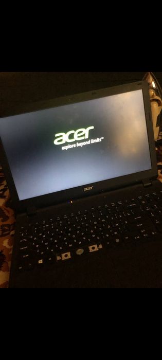 Ноутбук Acer в хорошем состоянии.