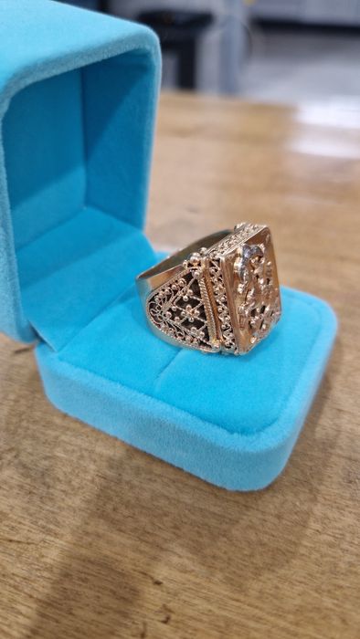 Продам золото 585 пробы.